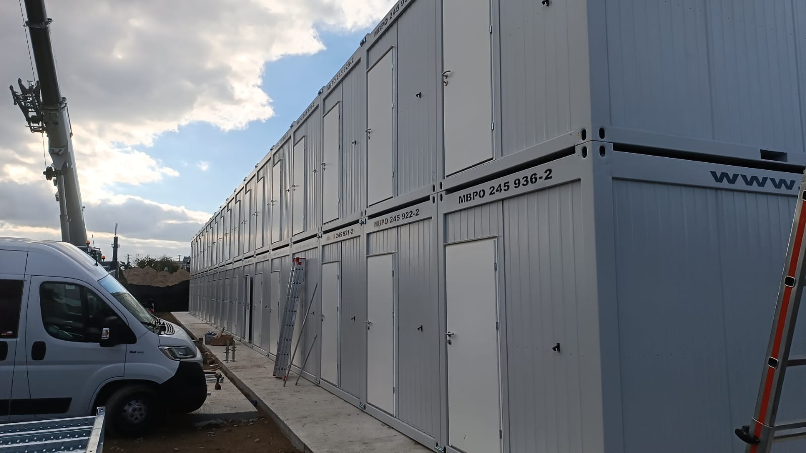 Containerbau in Cottbus – zweigeschossige Raumcontainer-Anlage – WOHLFEIL