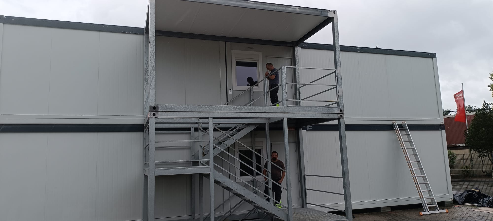 Containerbau in Hamburg – zweigeschossige Raumcontainer-Anlage – WOHLFEIL