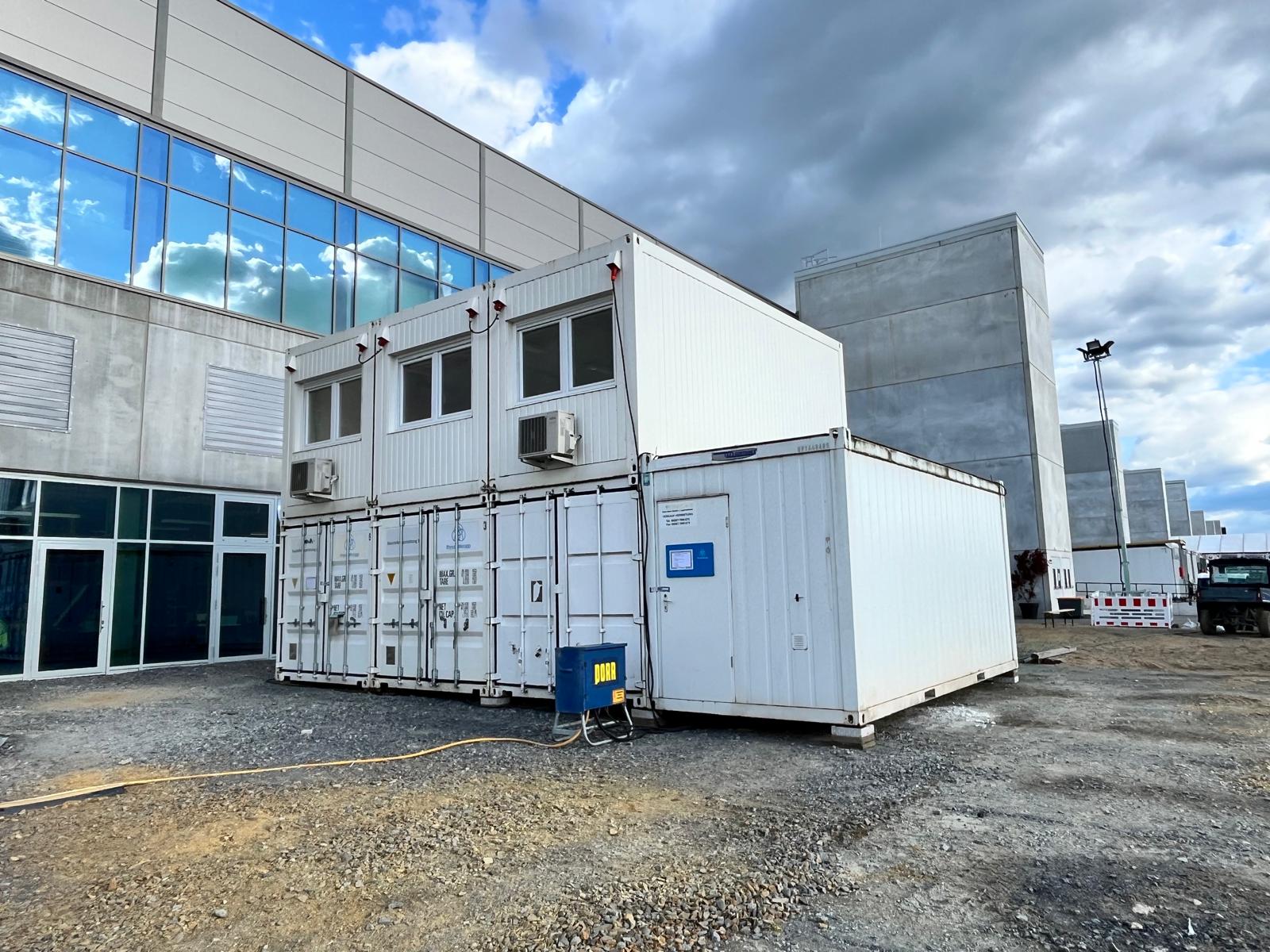 Industrie-Umsetzung in Berlin – Containeranlage für Tesla – WOHLFEIL